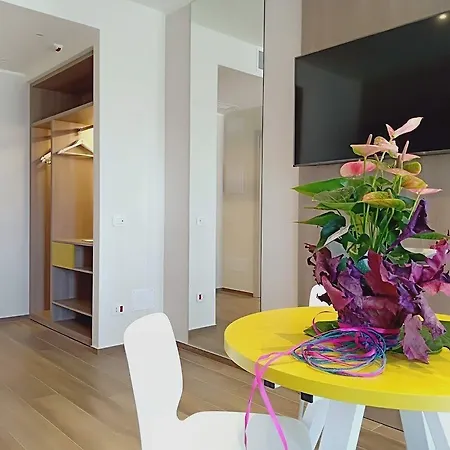 Hollywood فندق ريميني