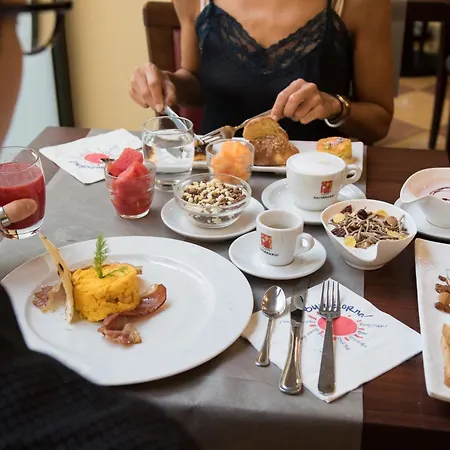 Hollywood Hotel Rimini