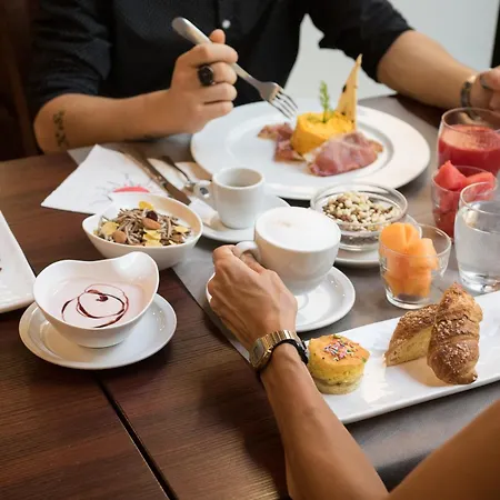 Hollywood Hotel
