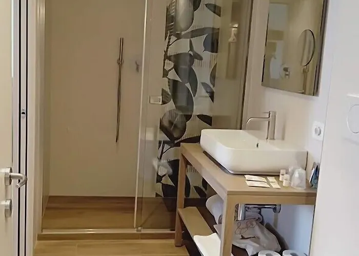 Hollywood Hotel 3*